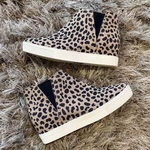 Caslon CNAIDY-LEA Leopard Wedge Booties